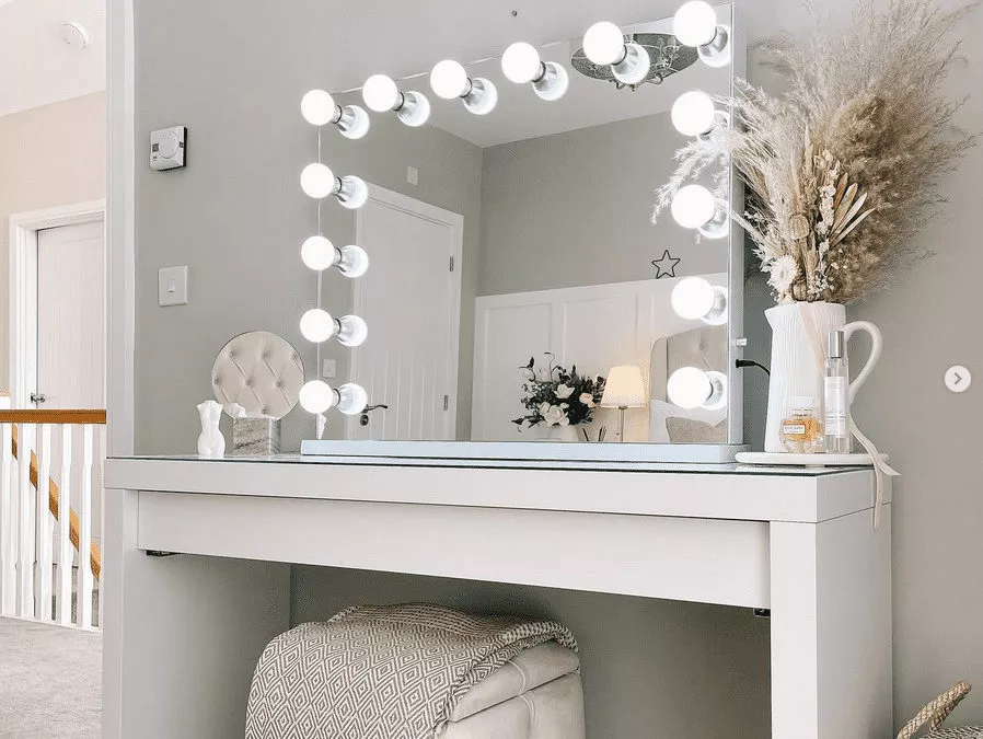 How to Light a Dressing Table